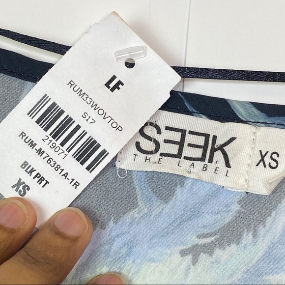 NWT LF Seek The Label Floral Balloon Sleeve Cropped  Blouse - Picture 7 of 9